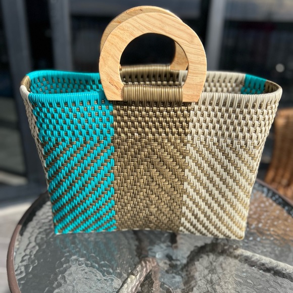 Such a beautiful mix of colors. An elegant and sophisticated handmade tote. - Picture 5 of 10